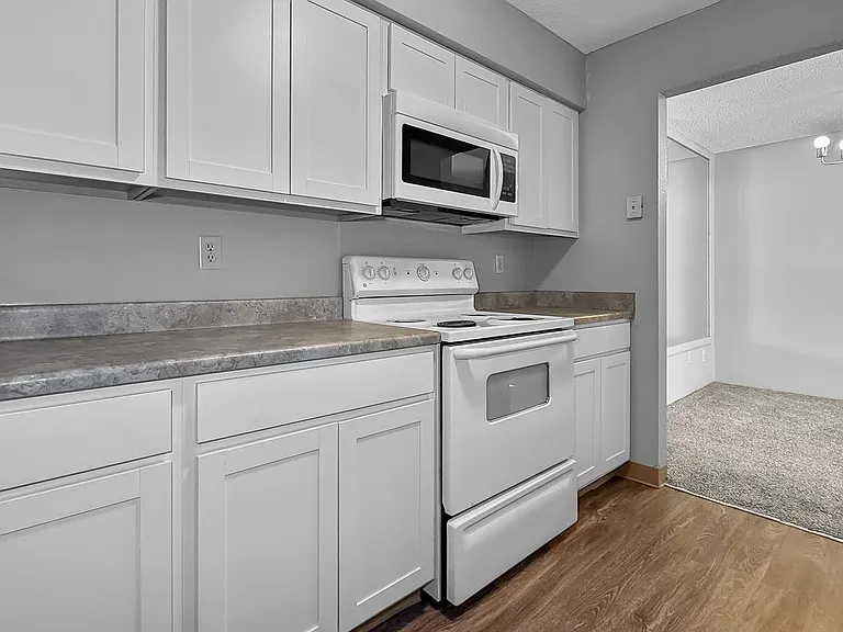 Find Your Perfect Fit at East Park Apartments! — Photo 15