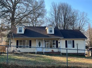 608 E Lee Ave, Bessemer City, NC 28016