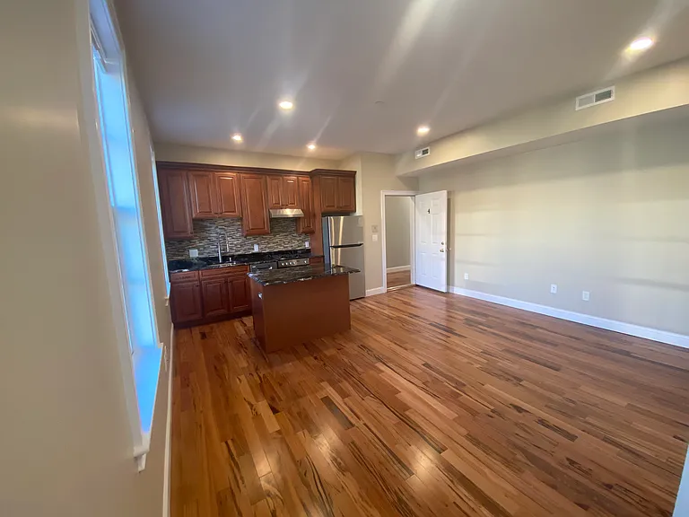 136 Inman St #6 — Photo 3