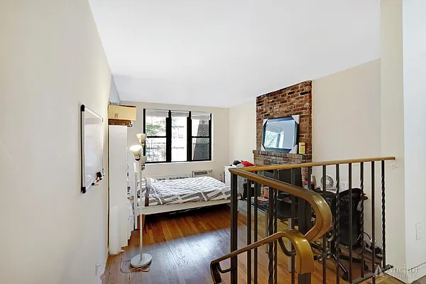 Rented by Anchor Associates | media 22