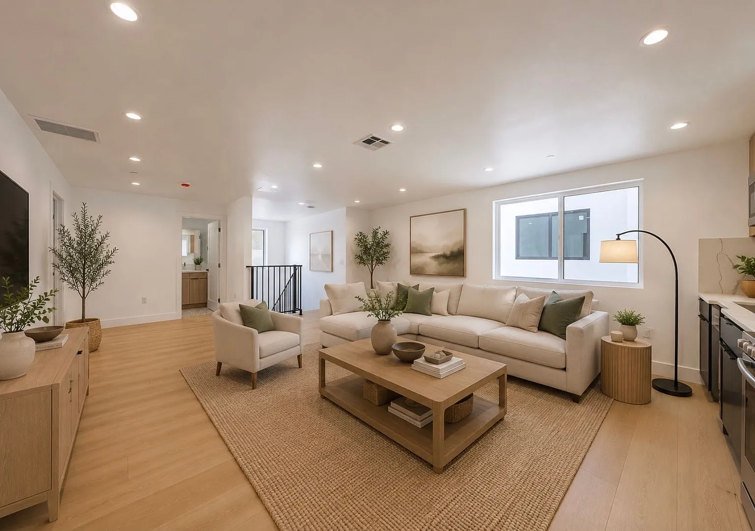 Gorgeous New Townhomes In Prime Location — Photo 4