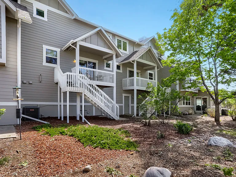 Balcony, backyard and common space