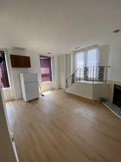 2 bed, 1000 sqft, $1,750 — Photo 2