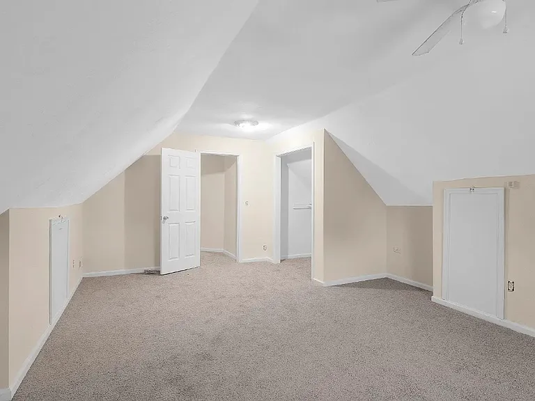 6261 Alexander St — Photo 16