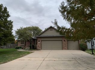 318 S Clubhouse Cir, Andover, KS 67002