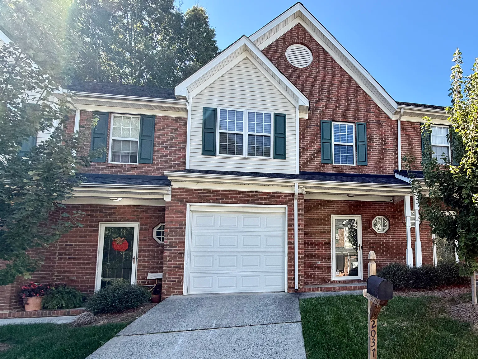 2 bed, 2.5 bath, 1248 sqft, $1,645 — Photo 2