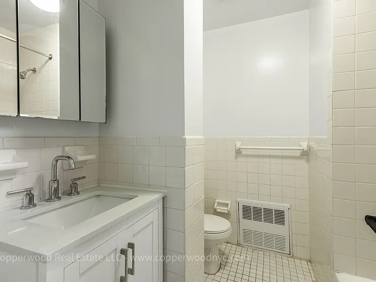 402 E 78th St #33 — Photo 11