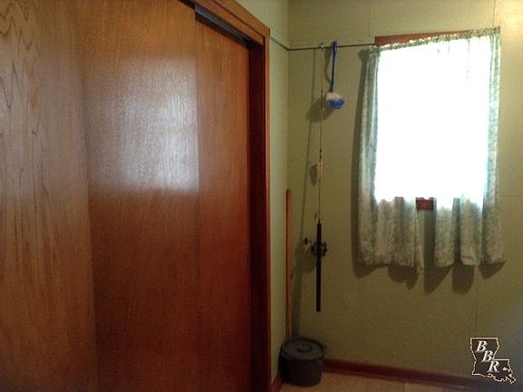 5th image of 207 Carolyn Ave