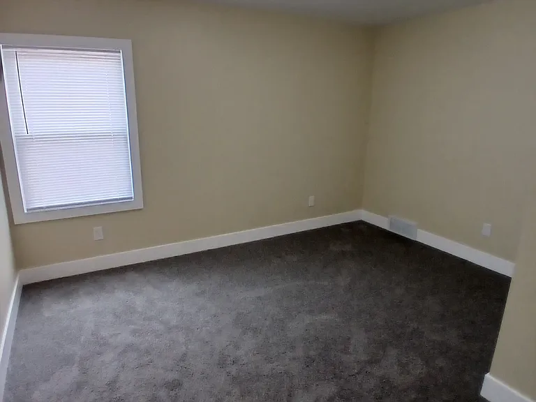 17170 Bradford Ave — Photo 9