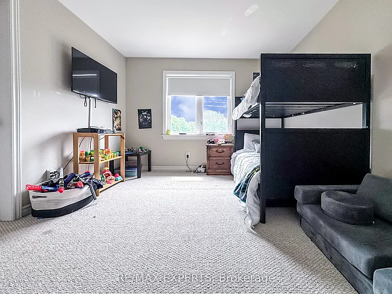 640 Halloway Dr — Photo 33