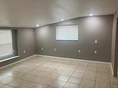 1402 Walters Point Ln — Photo 4