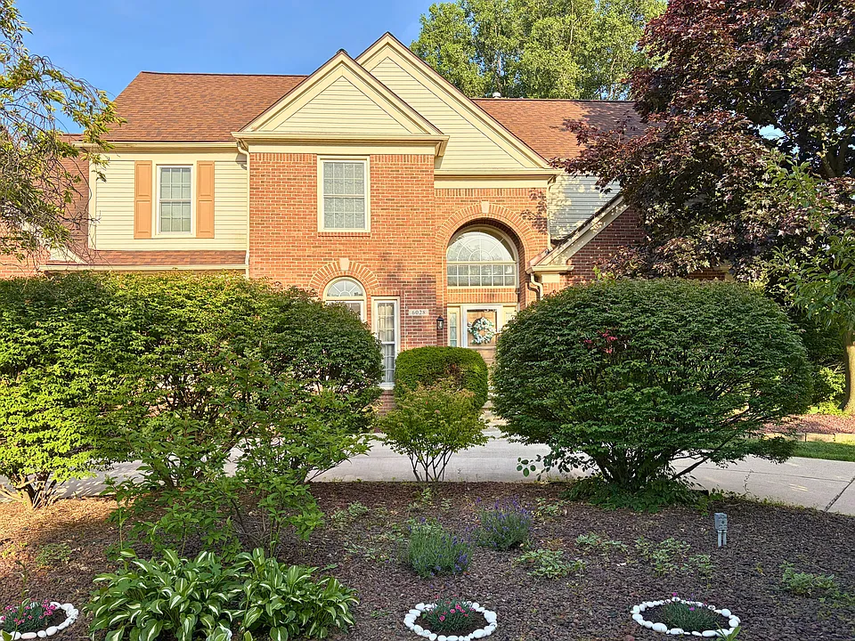 6028 Meadowview Dr