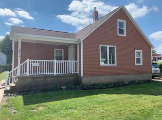 2216 7th St, Peru, IL 61354