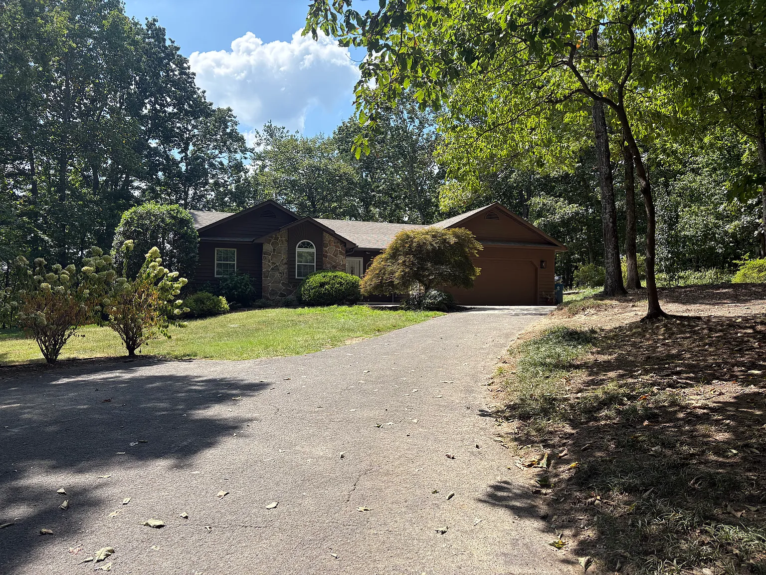 3 bed, 1500 sqft, $2,450 — Photo 2
