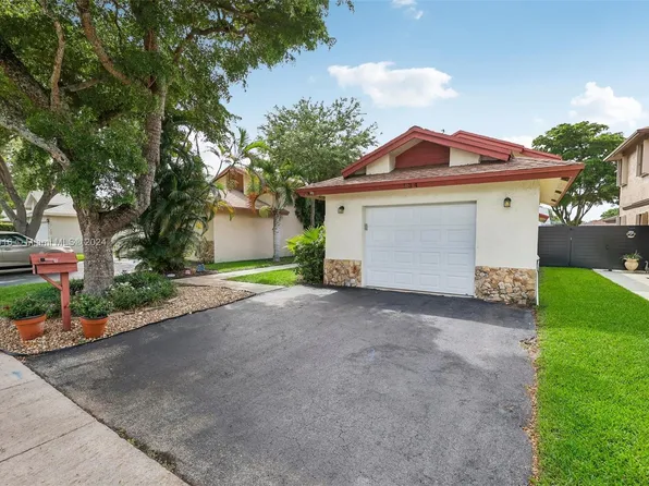 534 Lakeside Cir, Sunrise, FL 33326