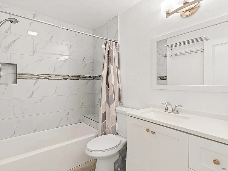 6252 Alderley St — Photo 8