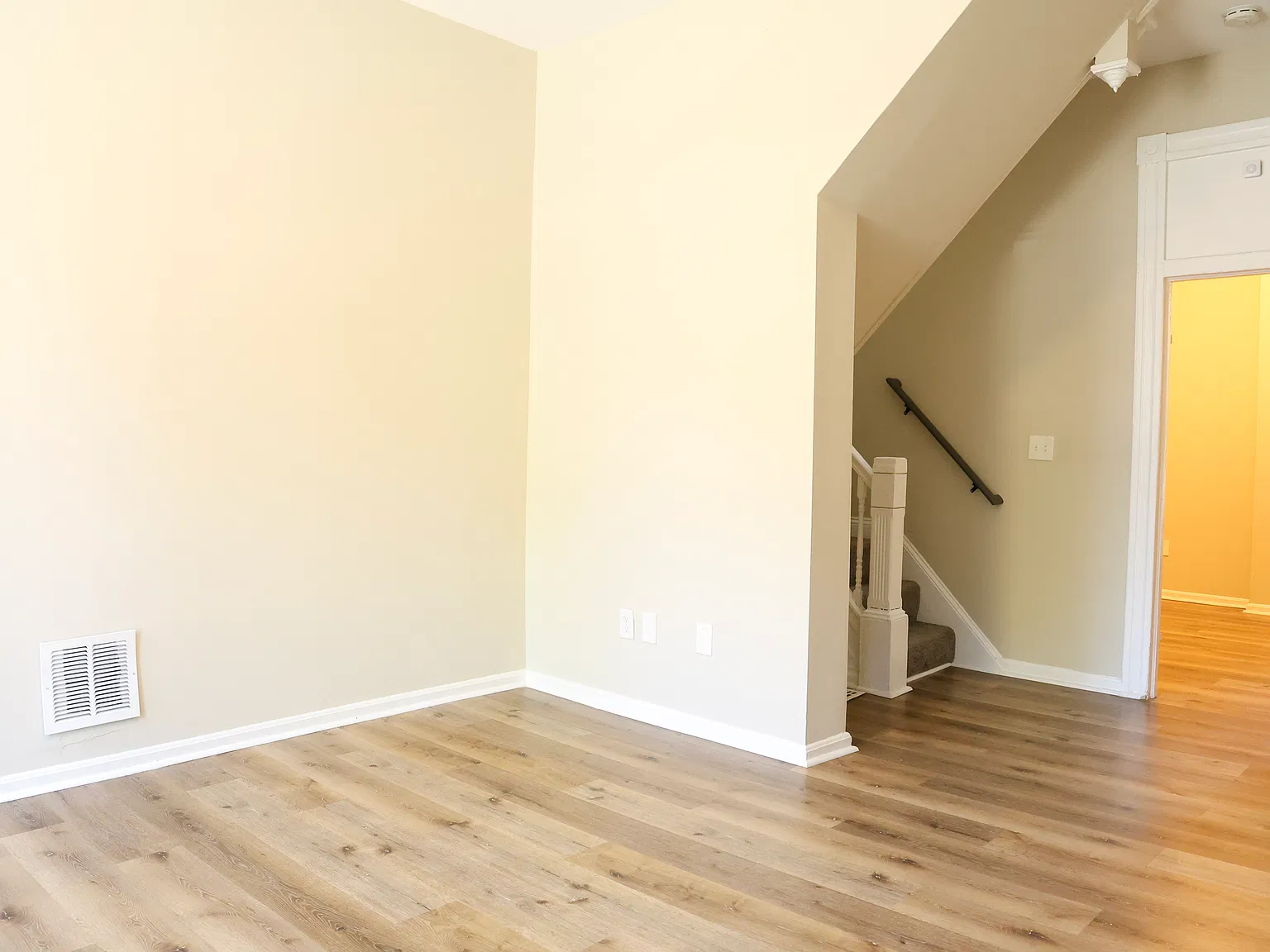 3 bed, 1.5 bath, 1364 sqft, $1,900 — Photo 2