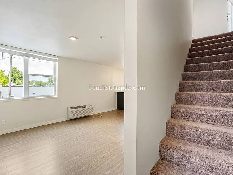 424 NE Jessup St #10 — Photo 23
