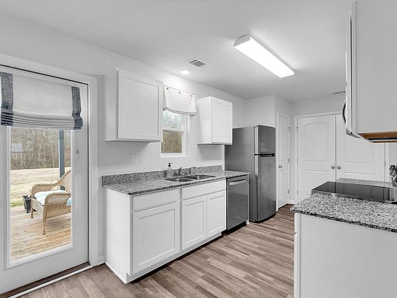 3rd image of 323 Long Grove Ln