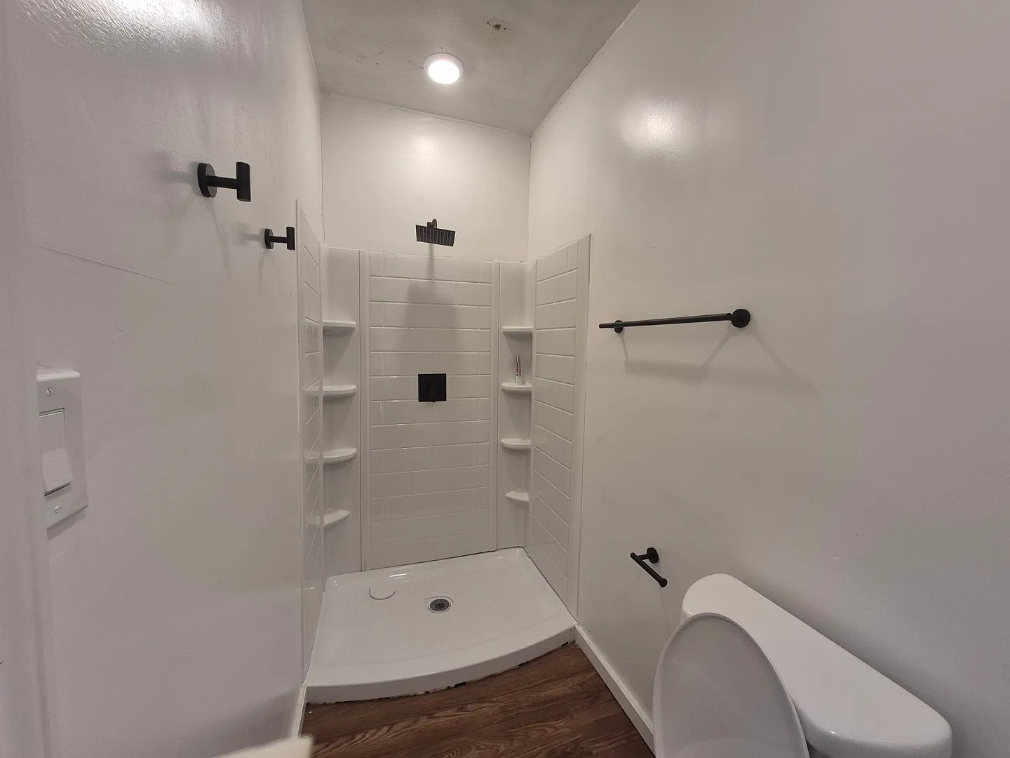 3 bed, 2800 sqft, $2,100 — Photo 2