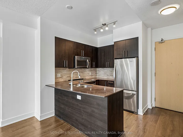 30 Roehampton Ave W #402 — Photo 6