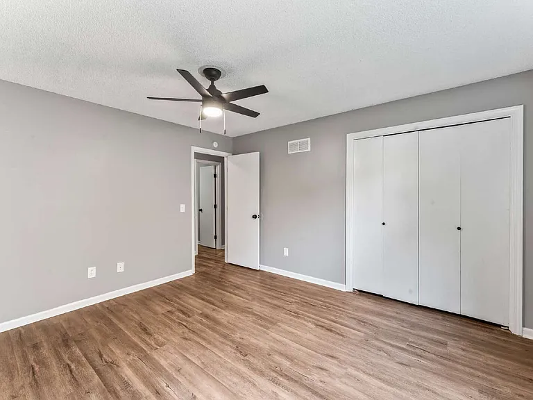 1322 N Harvey Dr — Photo 18