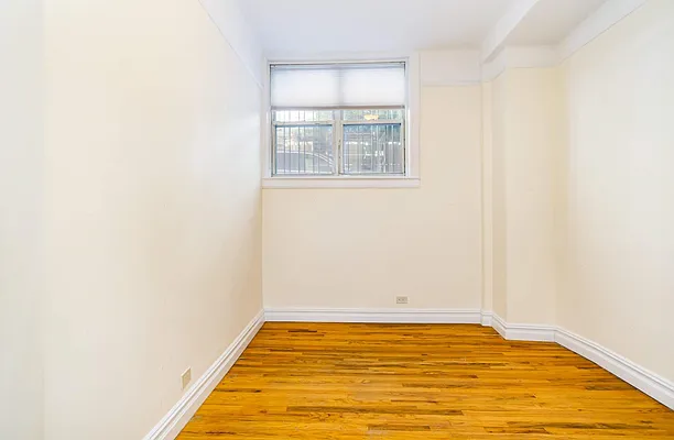 Rented by Century 21 Metropolitan | media 8