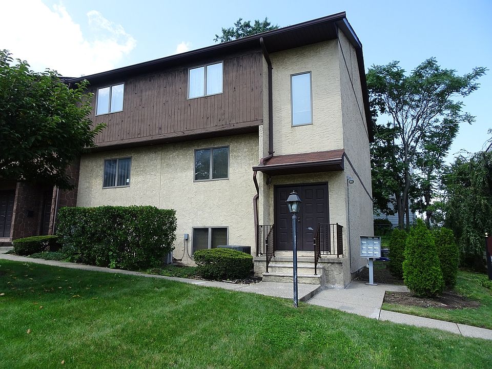 1st image of 925 Van Houten Ave #B6