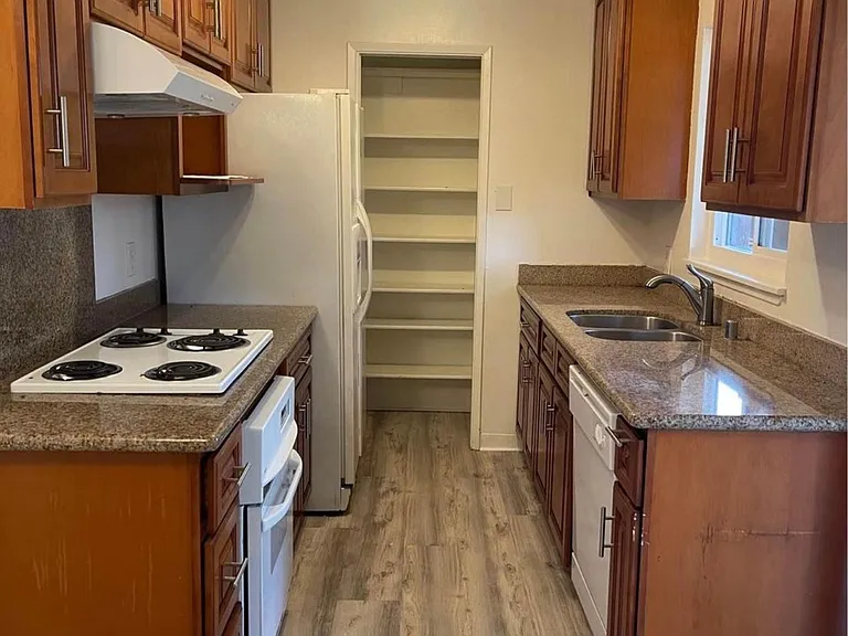 513 Piazza Dr #B — Photo 6