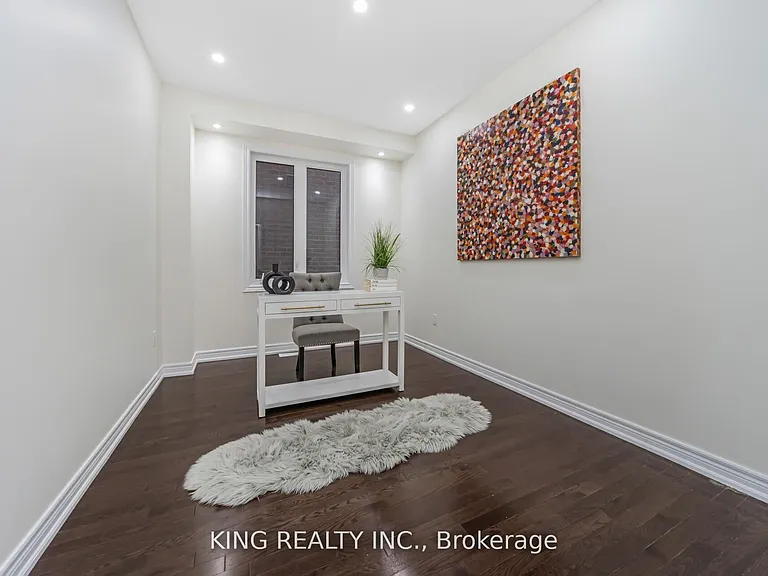 52 Haverstock Cres — Photo 7