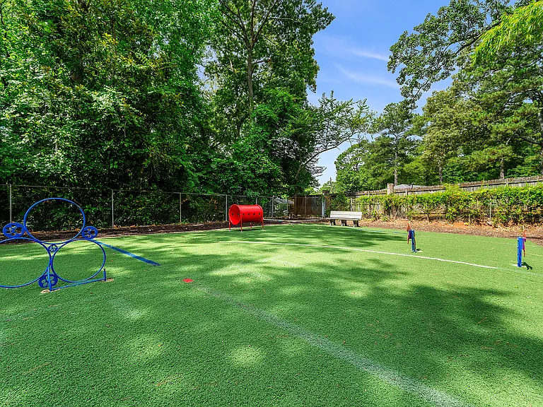 Georgian Oaks Apartments — Photo 36