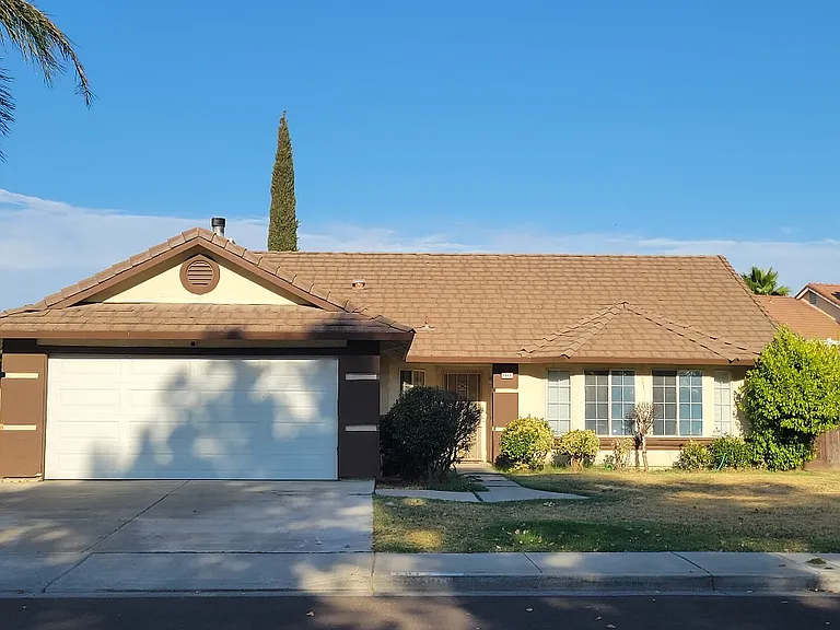 1812 College Greens Dr — Photo 4