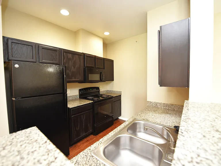 Seaside Landing Apartments — Photo 10