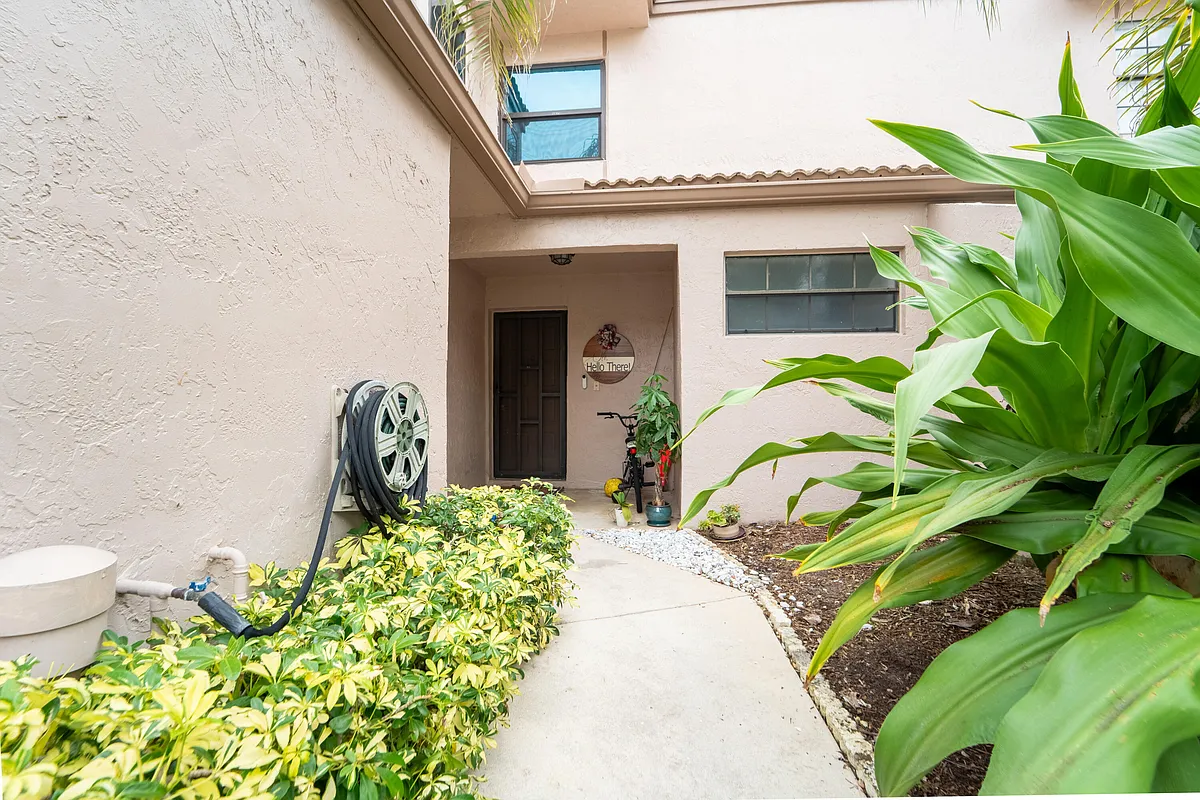 Building Photo - 1672 Cypress Pointe Dr #1A