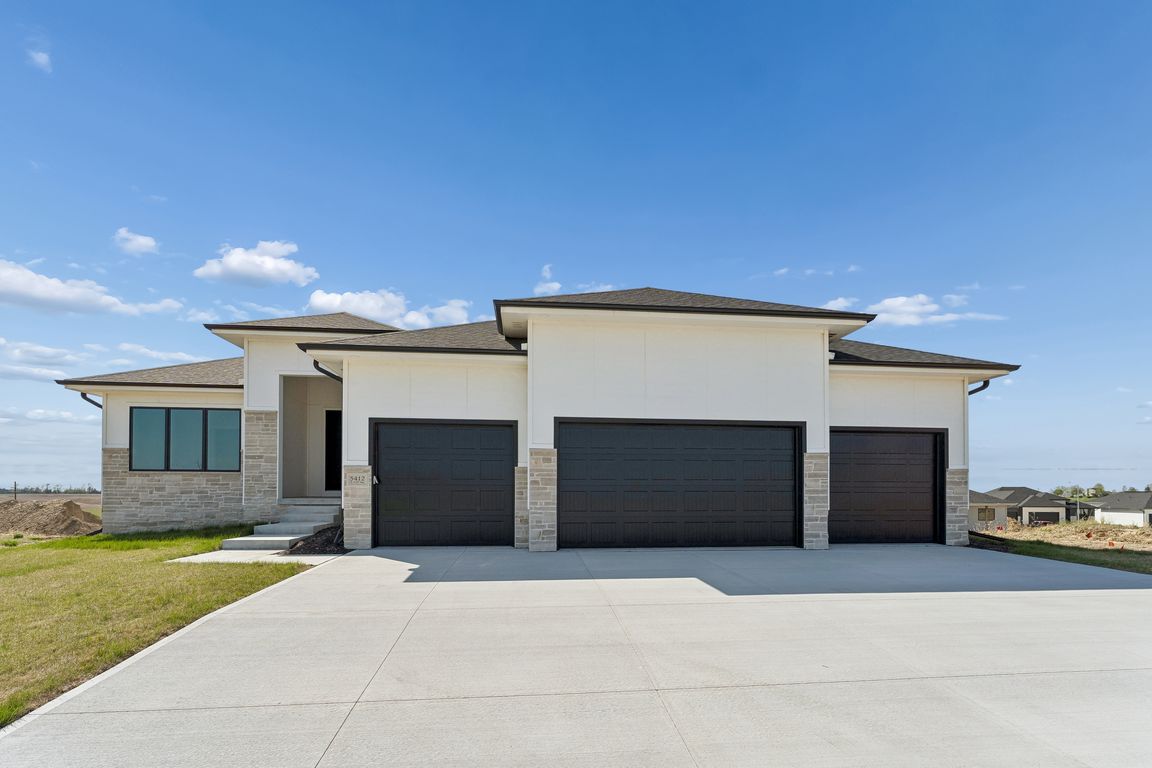 5412 N 212th Ave_001.jpg