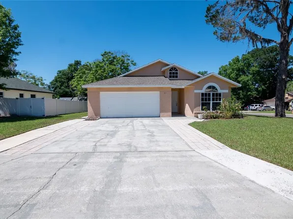 311 Sugar Creek Dr, Plant City, FL 33563