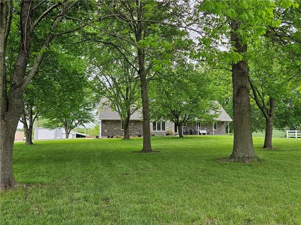 2313 N Whitney Rd, Independence, MO 64058