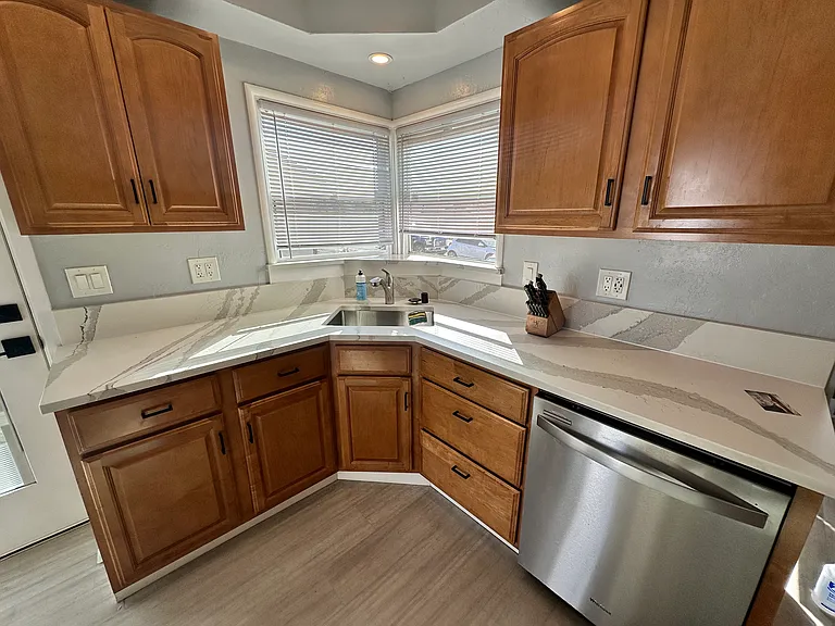 553 Flower Ave — Photo 6