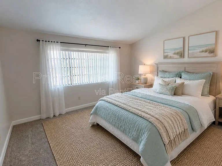 2876 Englewood Way — Photo 5