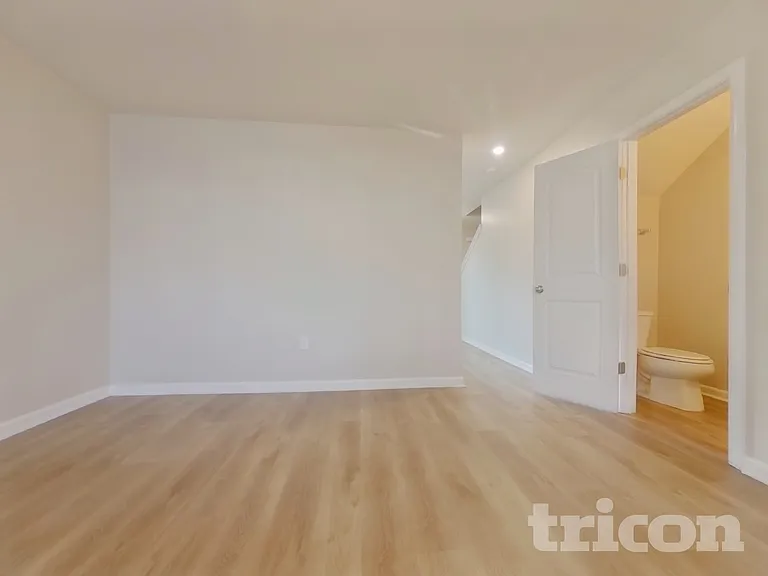 133 Glendale Blvd — Photo 2