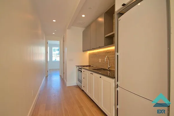 Rented by EXR | media 2