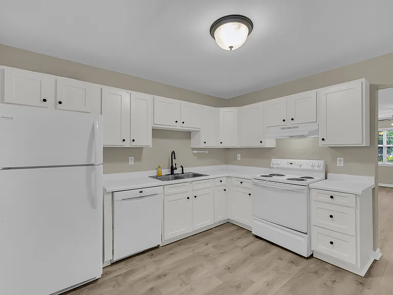 100 Woodstone Dr #7 — Photo 19