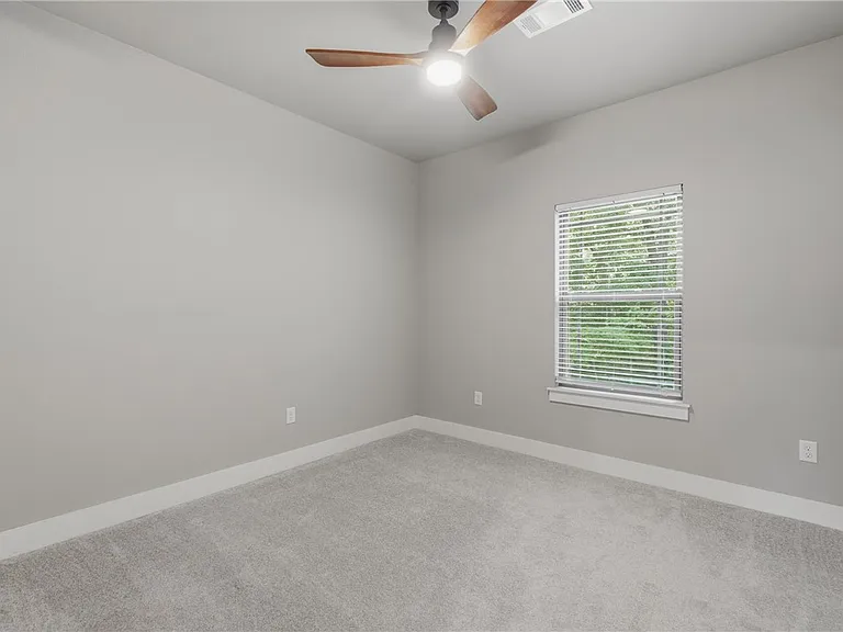 8 Leyland Dr — Photo 29