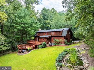 10898 Woodleaf Ln, Great Falls, VA 22066