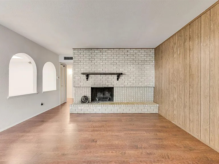 1429 Whitehall Dr — Photo 12