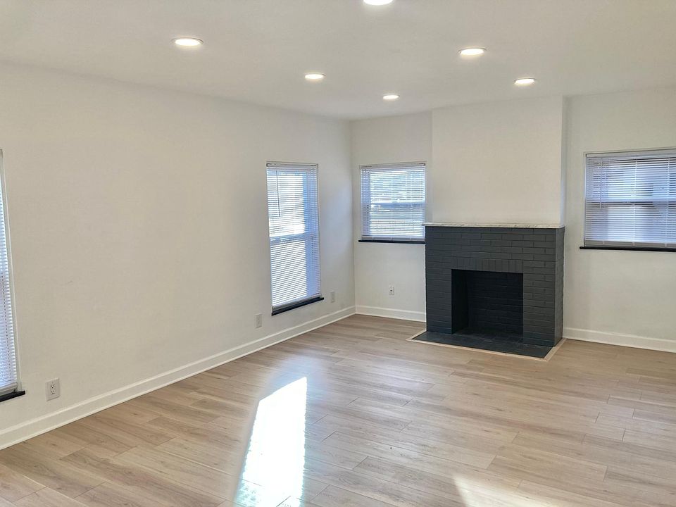 1st image of 14 E Beaumont Rd APT B