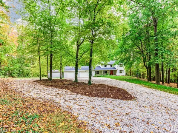 5749 Memory Dr, Akron, OH 44319