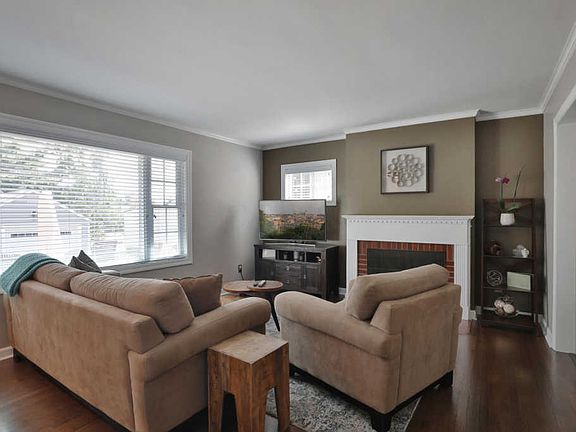 5th image of 27 Orchard Dr