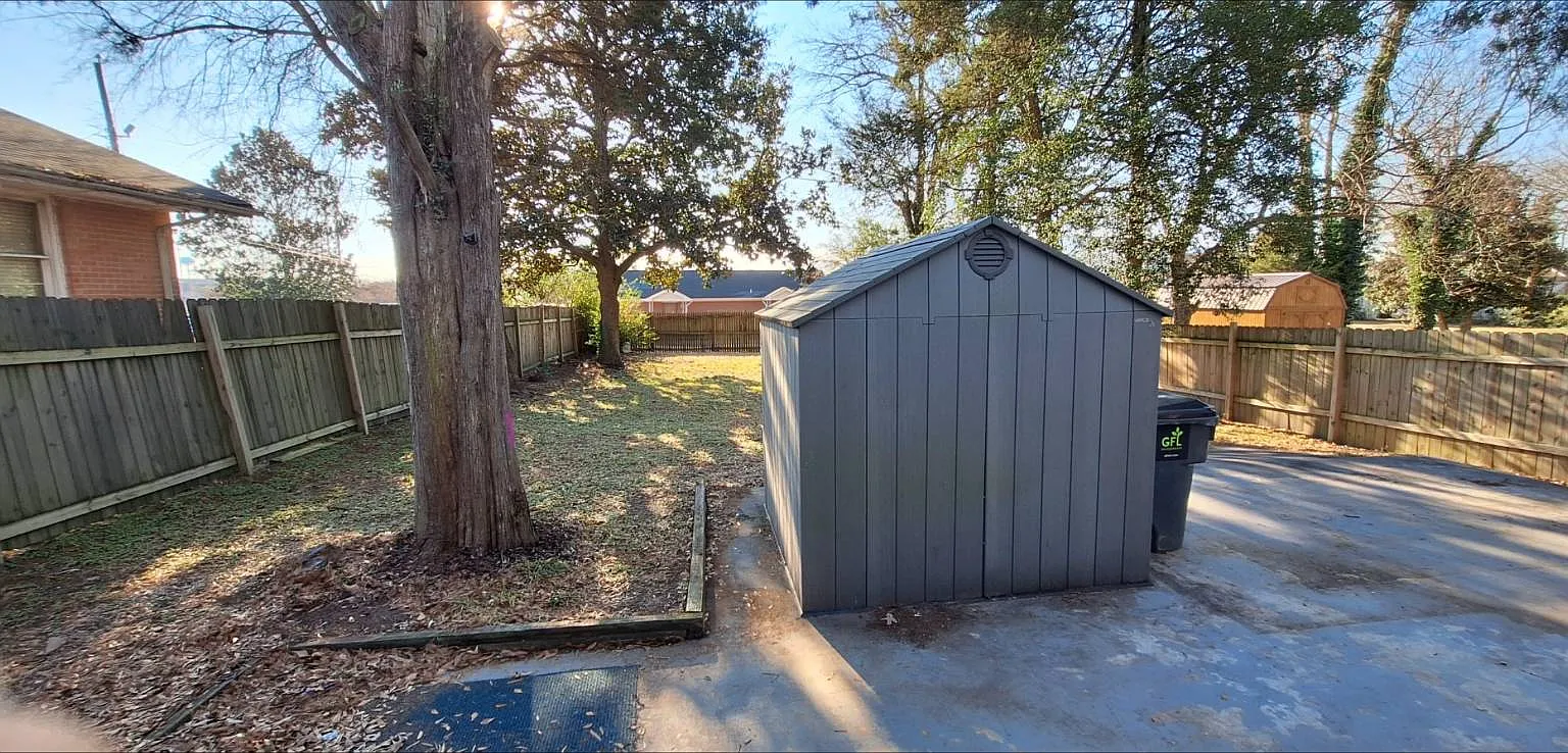 3 bed, 2.0 bath, 1368 sqft, $2,000 — Photo 3