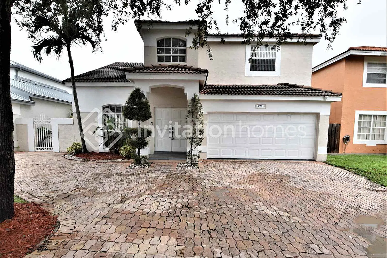 8229 NW 199th Ter Hialeah, FL 33015 — Photo 1